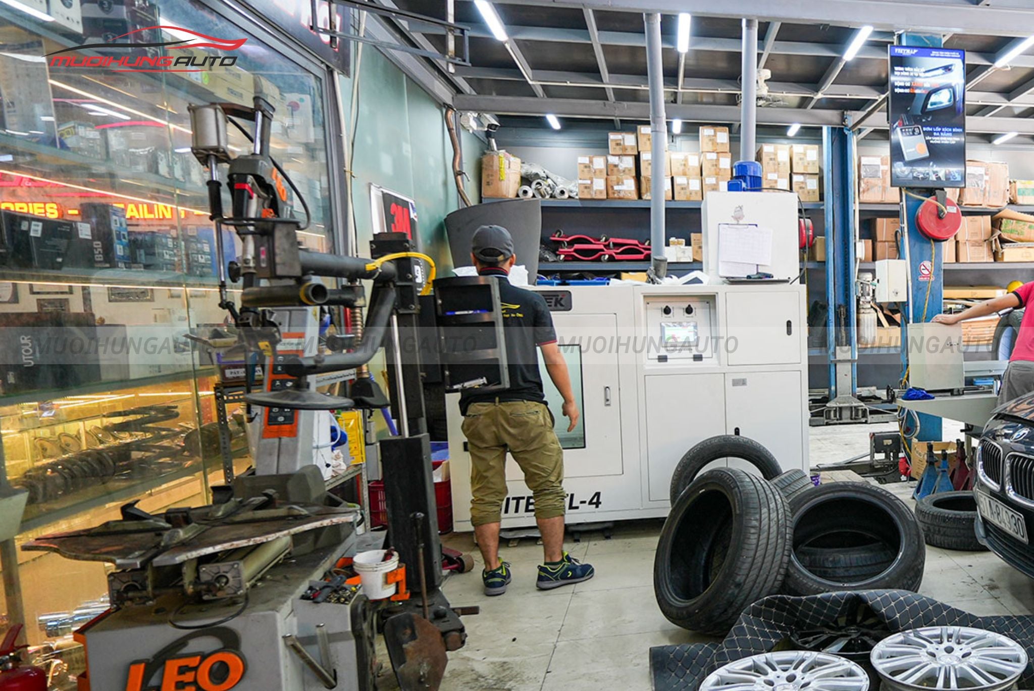 Thực hiện tráng lốp chống đinh