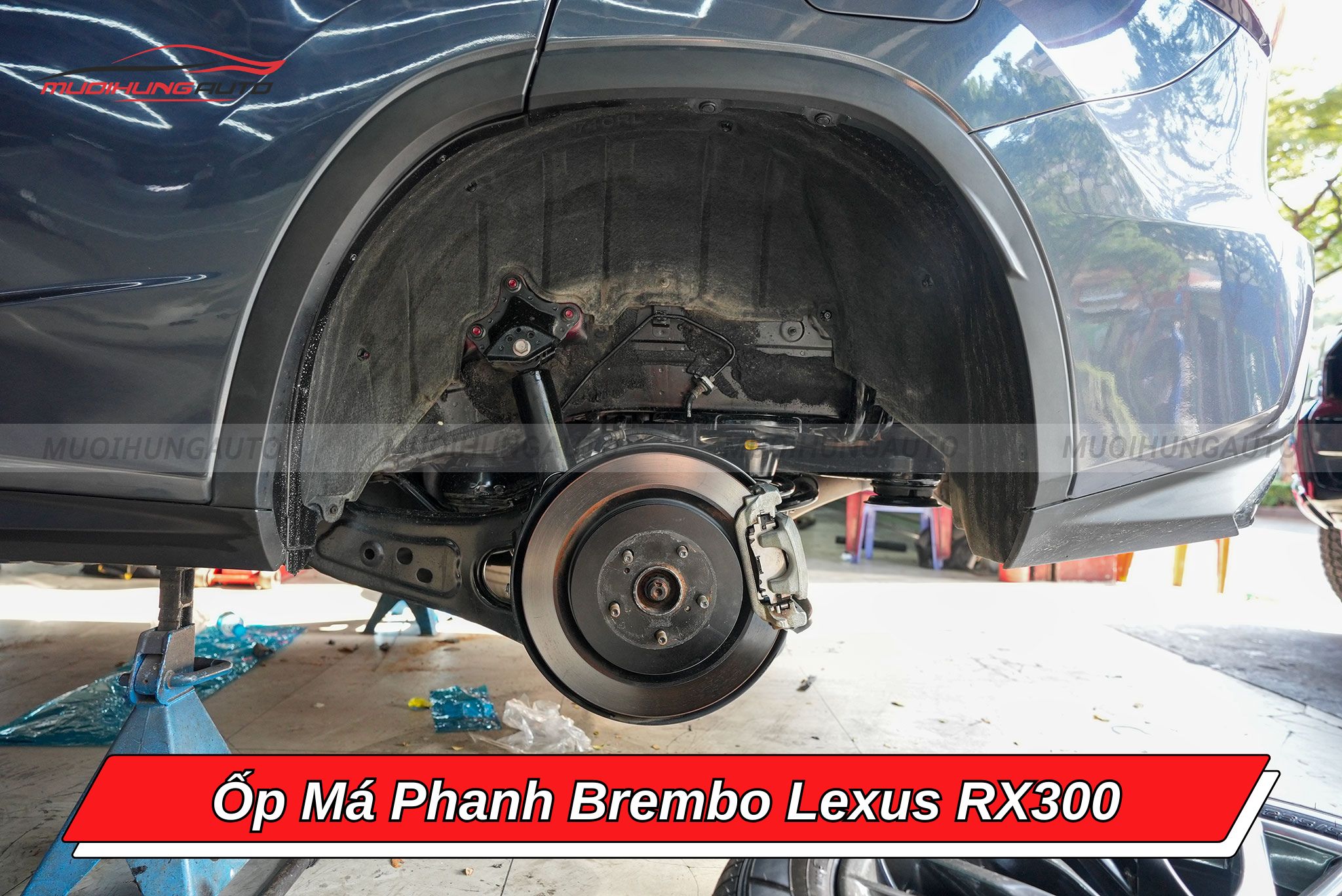 Trước khi lắp ốp má phanh Brembo Lexus RX300