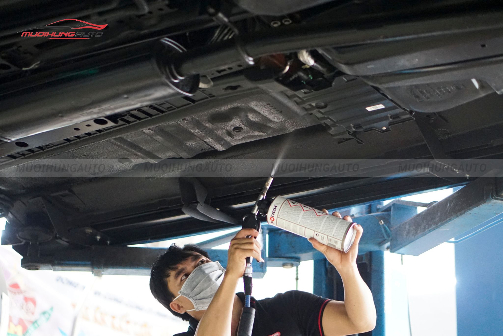 Xịt phủ gầm ô tô Ford Explorer