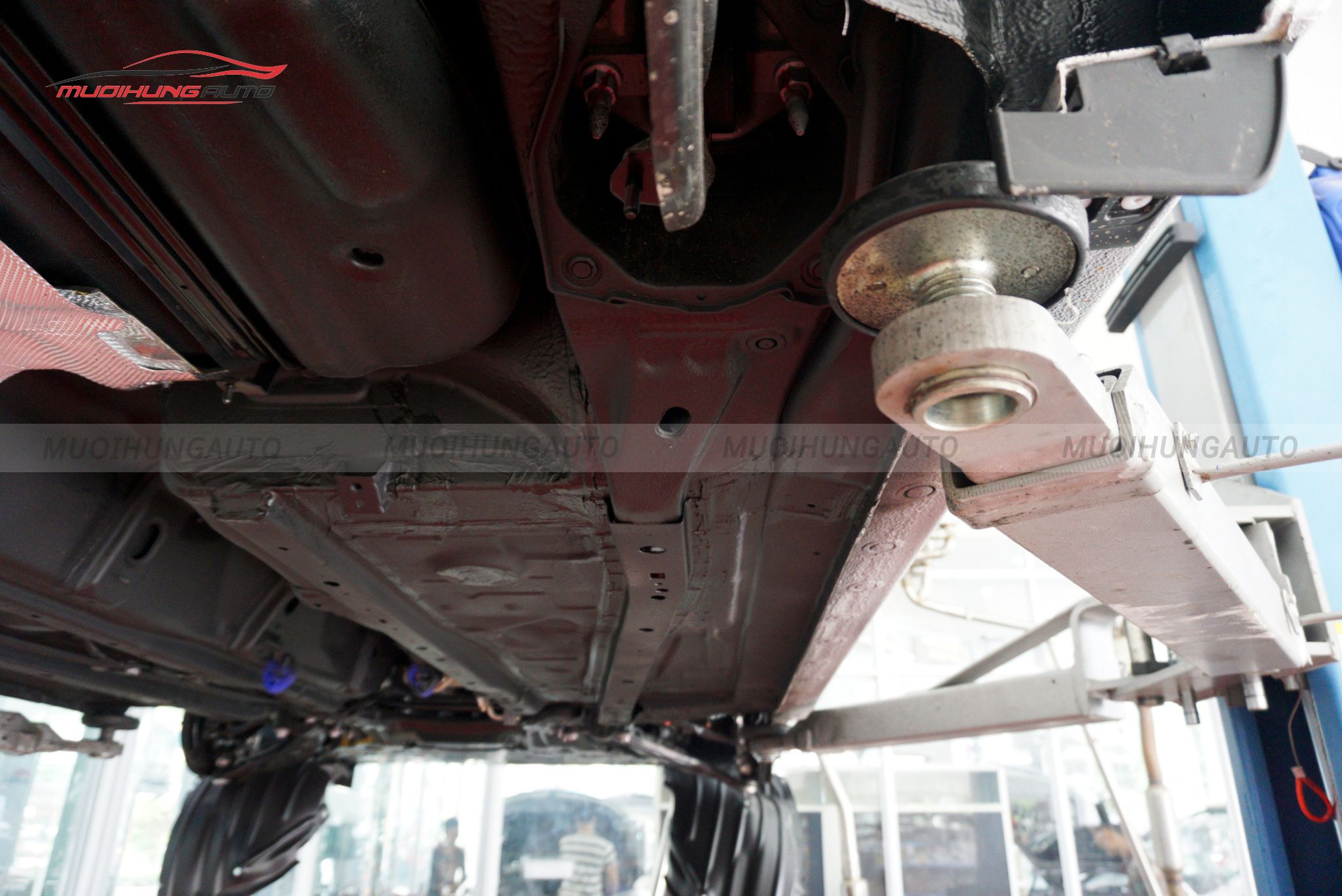 Xịt phủ gầm xe ô tô Mazda 3