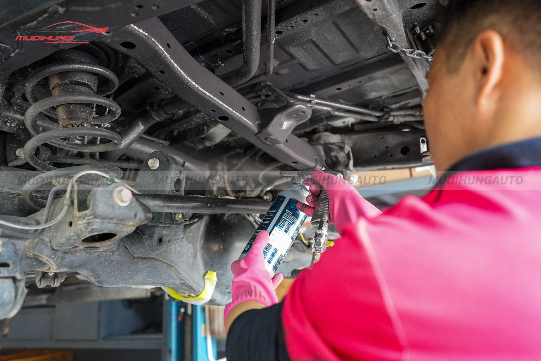 Xịt phủ gầm xe Toyota Land Cruiser Prado 2020