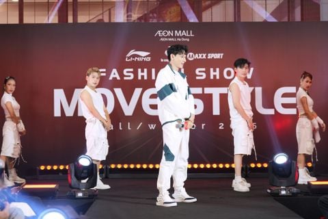 ISAAC TRÌNH DIỄN ẤN TƯỢNG VÀ GIỚI THIỆU ĐÔI GIÀY ĐẦU TIÊN TỰ TAY THIẾT KẾ