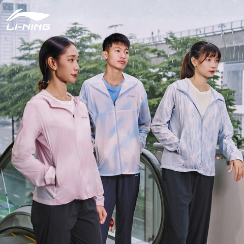 TRONG THỜI TIẾT CHUYỂN MÙA MƯA GIÓ, CÙNG VĐV ĐIỀN KINH CHUYỂN ĐỘNG CÙNG ÁO GIÓ LI-NING