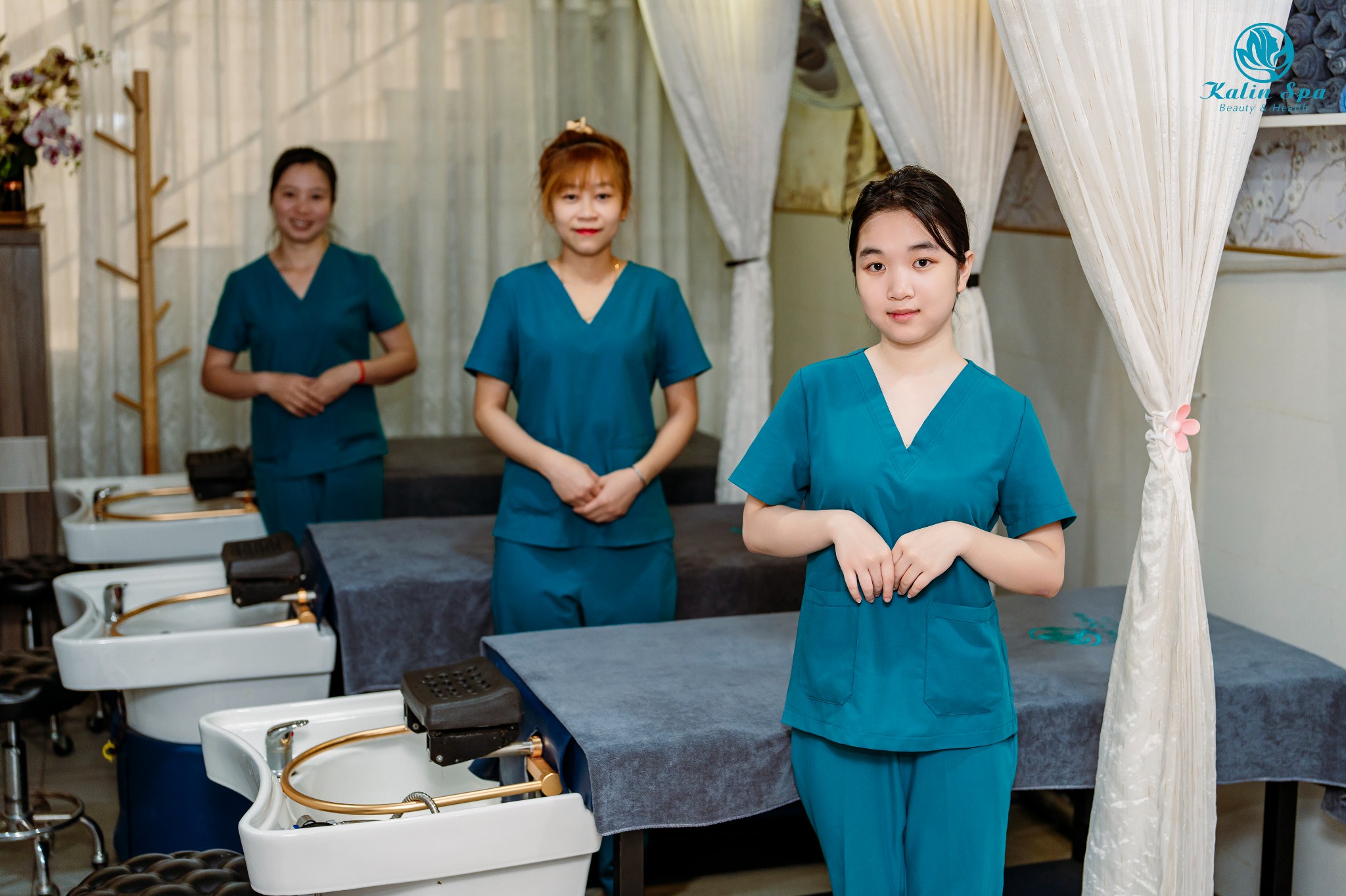 Đào tạo nghề spa gội đầu dưỡng sinh - Thái độ và cách phục vụ ảnh hưởng như thế nào đến trải nghiệm của khách?