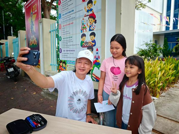 Họa sĩ Trần Đại Thắng giao lưu với bạn đọc