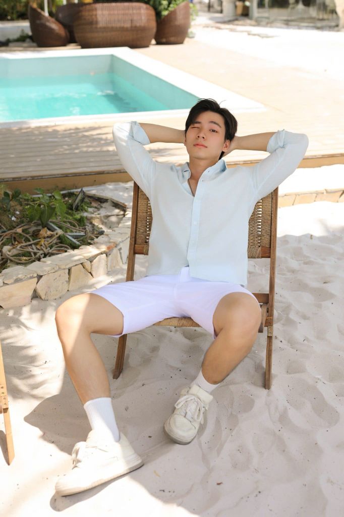 Quần Short Kaki vs Short Thun: Nên Chọn Loại Nào Cho Mùa Hè 2026?