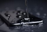 Giải đáp thắc mắc iPhone 11 rơi xuống nước có sao không