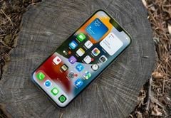 iPhone 13 bị xanh màn hình do đâu, khắc phục thế nào?