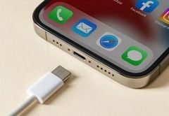 Sạc iPhone 15 bị nóng máy do đâu, nên làm gì để khắc phục?