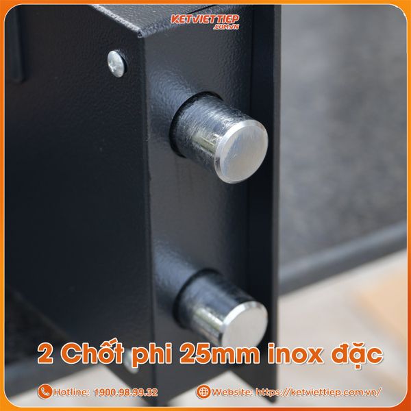 Khoang trong két sắt mini Safiron 25LBF rộng rãi, bọc nỉ cao cấp, chứa vừa giấy tờ A4, vàng bạc, trang sức.