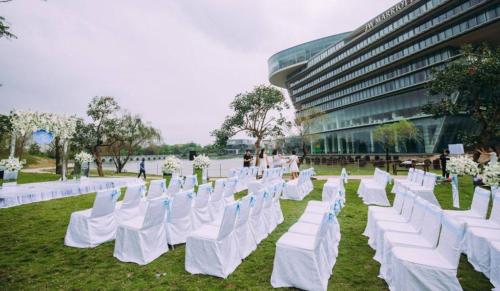 Tiệc cưới ngoài trời: Những lưu ý để tránh sự cố