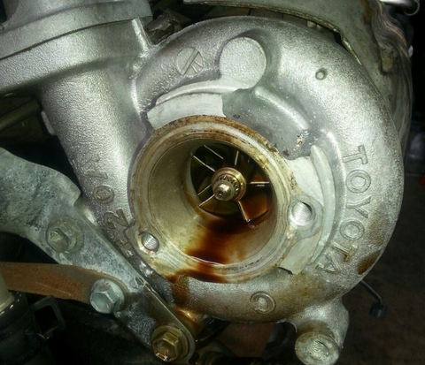 Nguyên Nhân Chảy Dầu Turbo Và Cách Khắc Phục