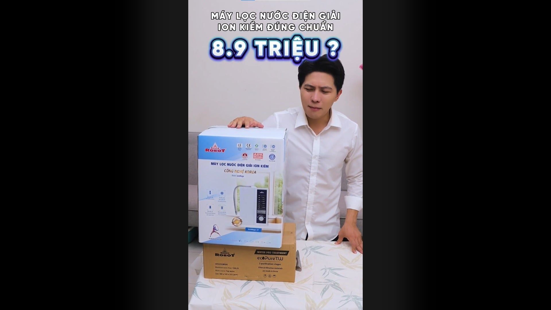 Khách hàng mở hộp máy lọc nước điện giải ion kiềm ROBOT 8.9 Triệu Chuẩn quốc tế có gì bên trong