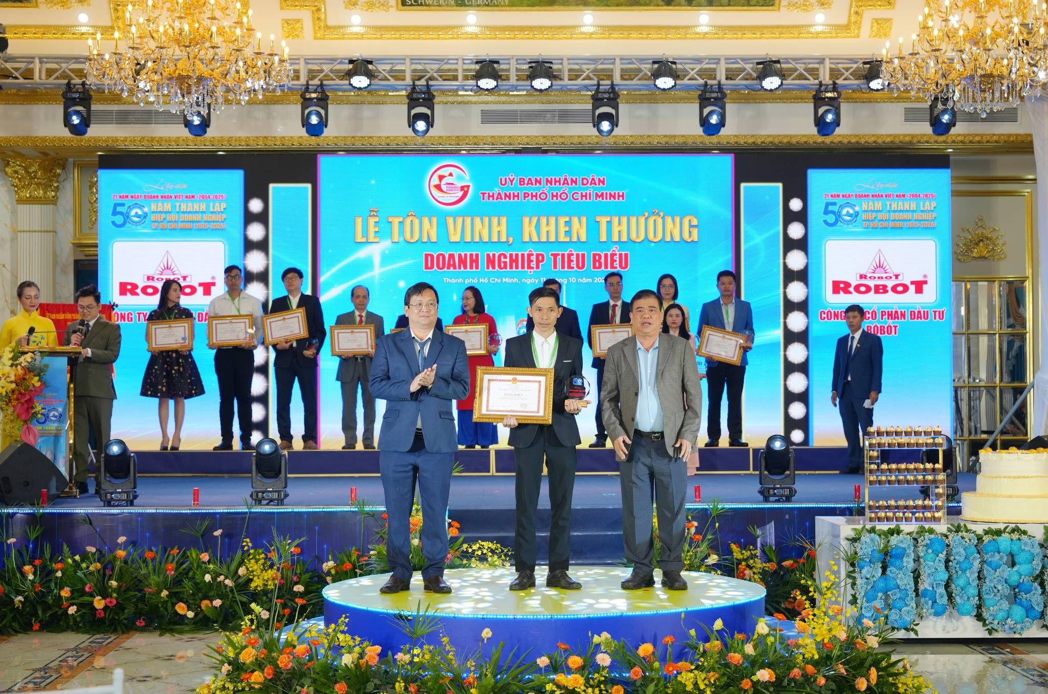 ROBOT tiếp tục được vinh danh “Sản phẩm – Dịch vụ Tiêu biểu TP.HCM 2025”