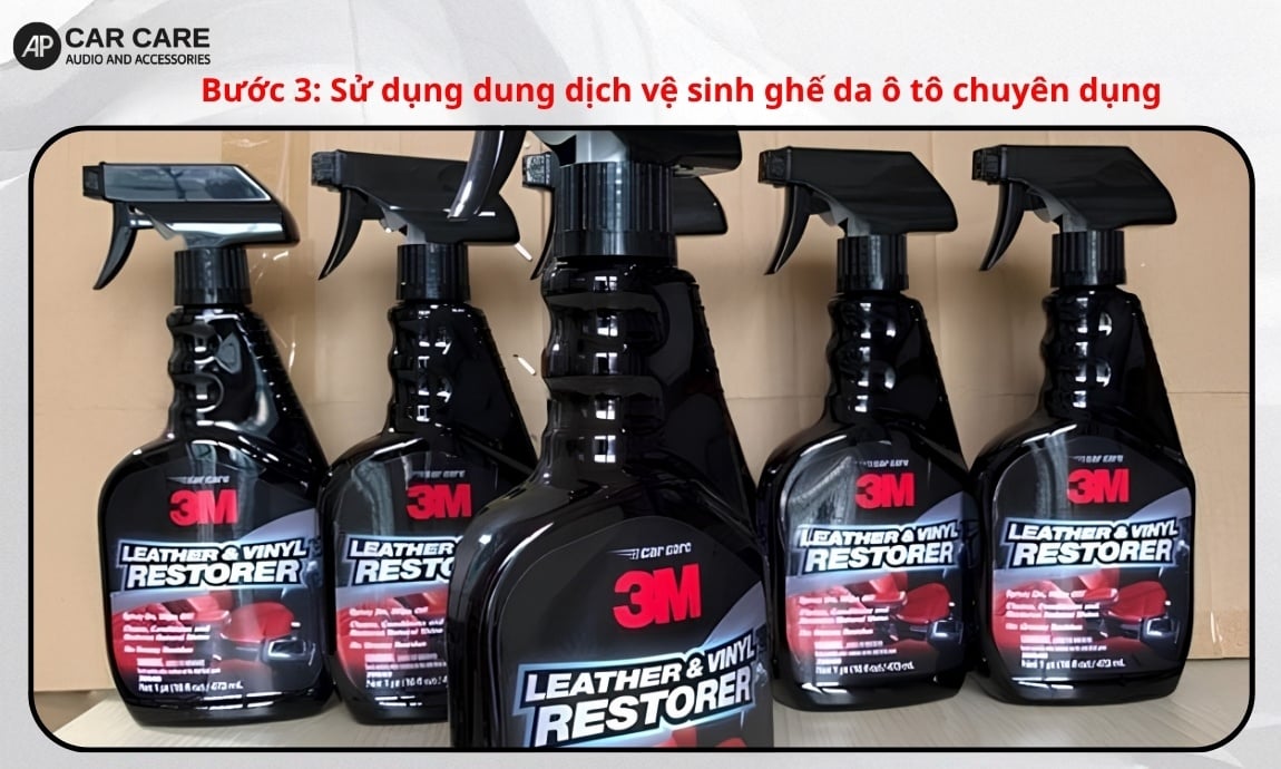 Bước 3: Sử dụng dung dịch vệ sinh ghế da ô tô chuyên dụng