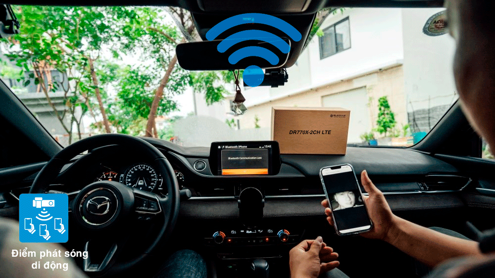 Điện thoại kết nối điểm phát sóng của camera BlackVue DR770X-2CH LTE trong xe