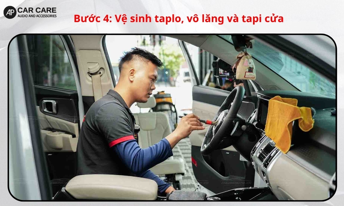 Bước 4: Vệ sinh taplo, vô lăng và tapi cửa