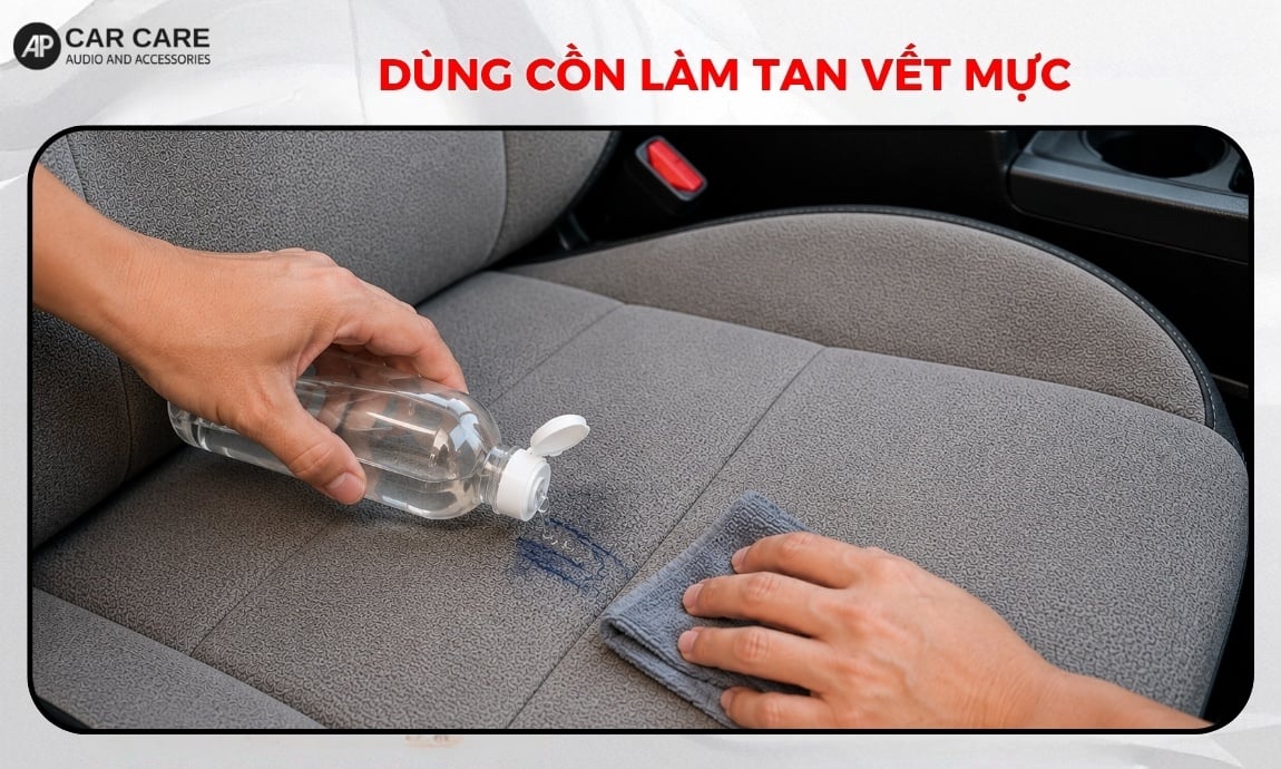 Dùng cồn làm tan vết mực