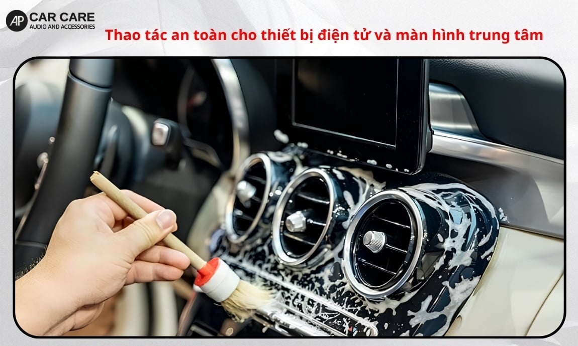 Thao tác an toàn cho thiết bị điện tử và màn hình trung tâm