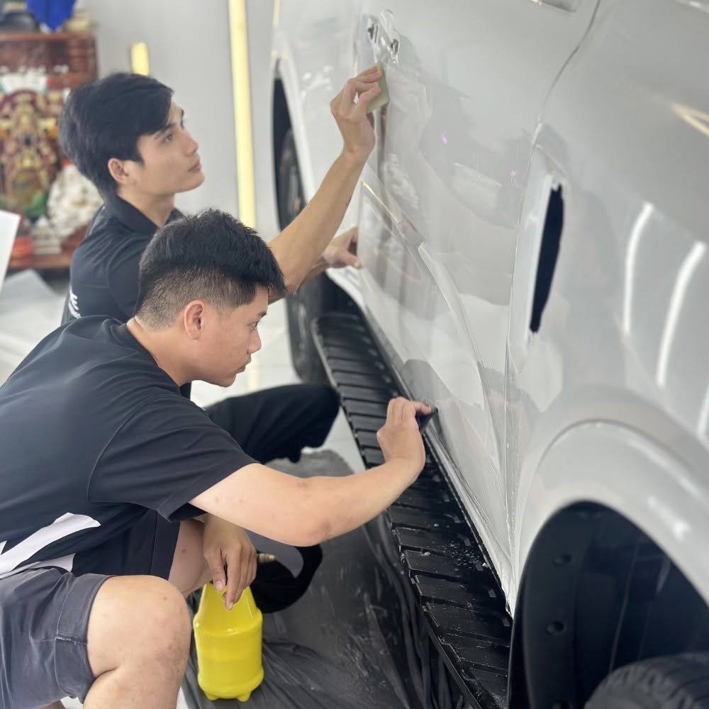 Hình thực tế dán PPF ô tô Ford chất lượng