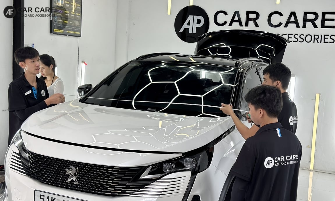 Hình ảnh dán PPF ô tô Peugeot chuyên nghiệp