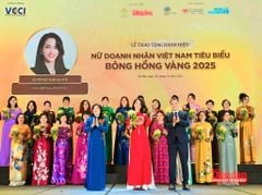 CHÚC MỪNG NỮ CHỦ TỊCH HĐQT BLUS NHẬN GIẢI THƯỞNG BÔNG HỒNG VÀNG 2025