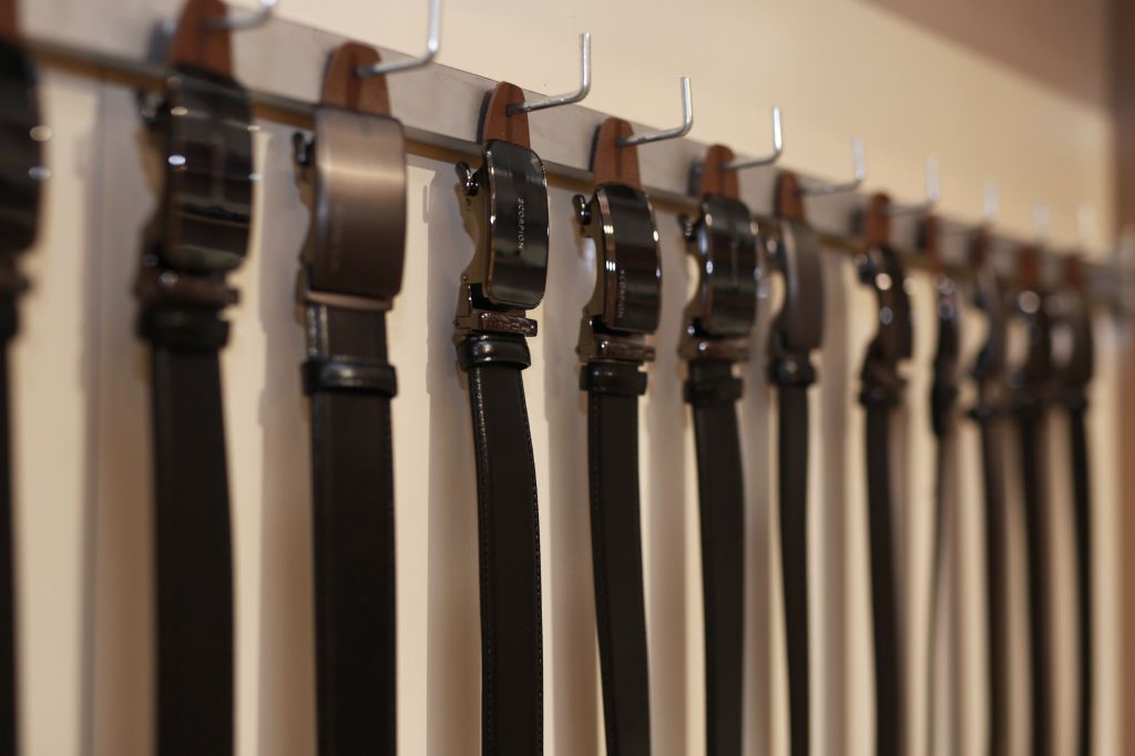 Một Chiếc Thắt Lưng Có Thể “Phá Hỏng” Cả Bộ Trang Phục Nếu Chọn Sai Thế Nào?