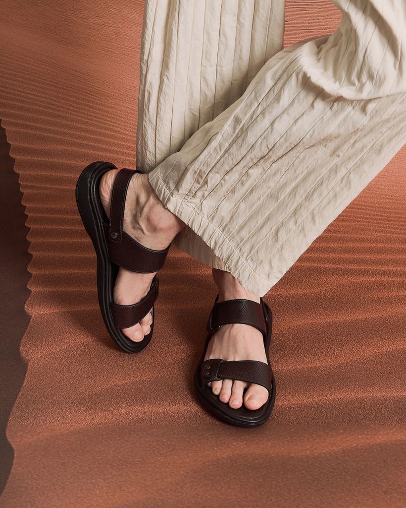 Du lịch hè: Vì sao loafer và sandal da là lựa chọn thông minh nhất?
