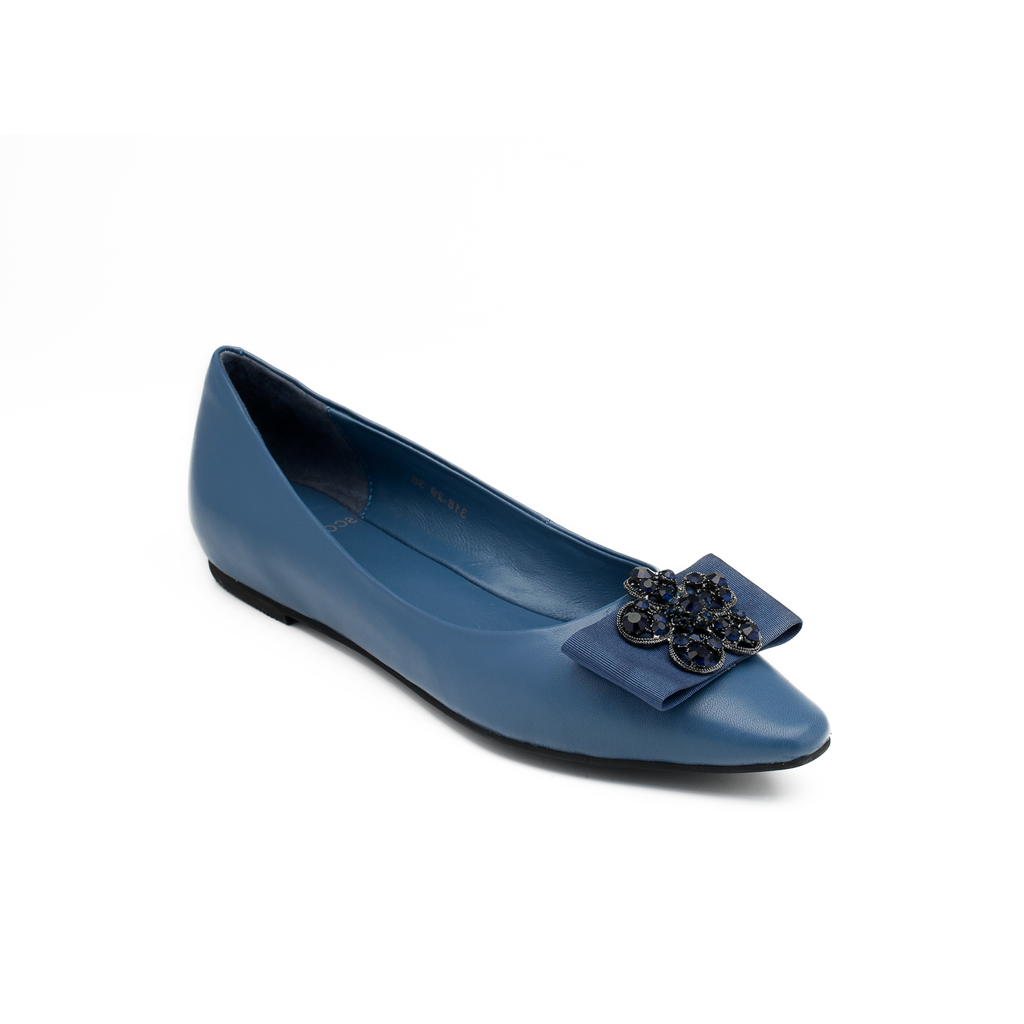 Giày búp bê da và phong cách “Quiet Luxury”