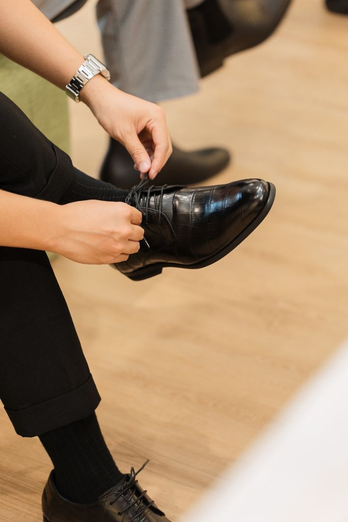 Chọn giày đi đám cưới: Khác biệt giữa vai trò chú rể, khách mời, và phù rể