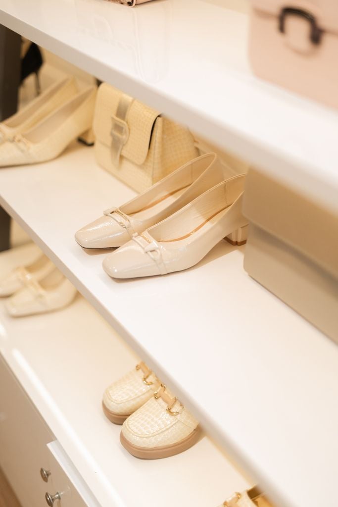 Vì sao phụ nữ trưởng thành nên đầu tư vào giày da thay vì giày vải?