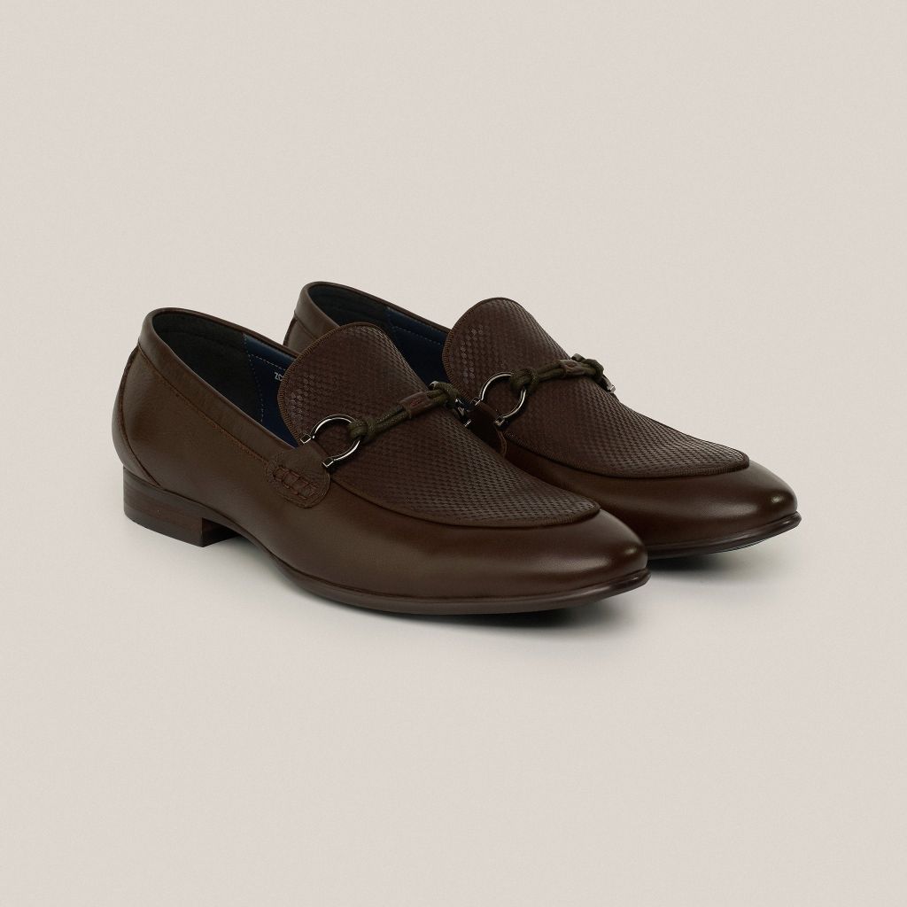 Tại Sao Giày Loafer Da Bò Là Lựa Chọn Tối Ưu Cho Quý Ông Công Sở