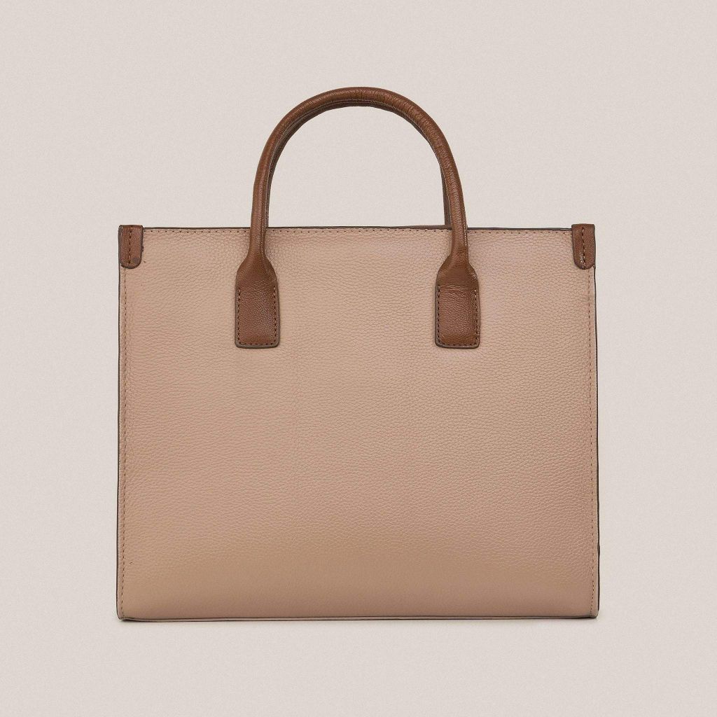 Tại Sao Giới Mộ Điệu Luôn Chọn Đồ Da Thật Cho Những Chuyến Đi Xa?