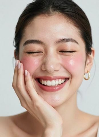 Đu Trend "Skin Streaming": Routine Tối Giản 3 Bước Cho Làn Da Bóng Mượt Nhẹ Tênh Như Không Layout