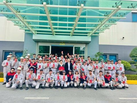 HTVG RỘN RÀNG KHAI XUÂN 2026: TRAO LÌ XÌ MAY MẮN – GẮN KẾT NIỀM TIN