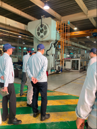 Đoàn khách Toyota thăm quan nhà máy HTVG