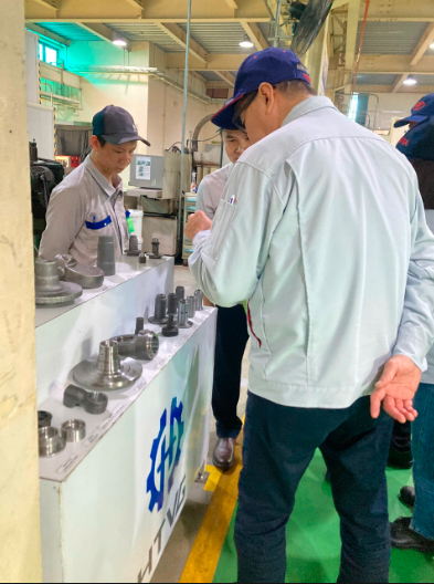 Toyota xem các sản phẩm gia công của HTVG