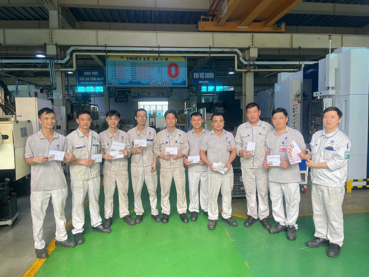 Tập thể nhận thưởng