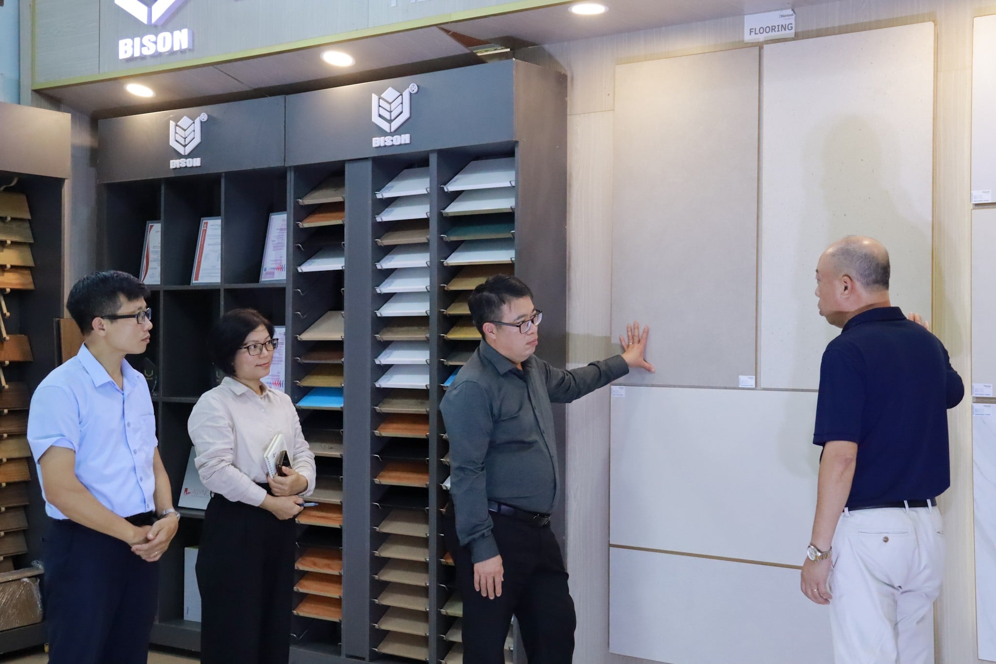 Phó Chủ tịch UBND tỉnh Nguyễn Ngọc Phúc khảo sát, hỗ trợ doanh nghiệp triển khai Nghị quyết 57-NQ/TW