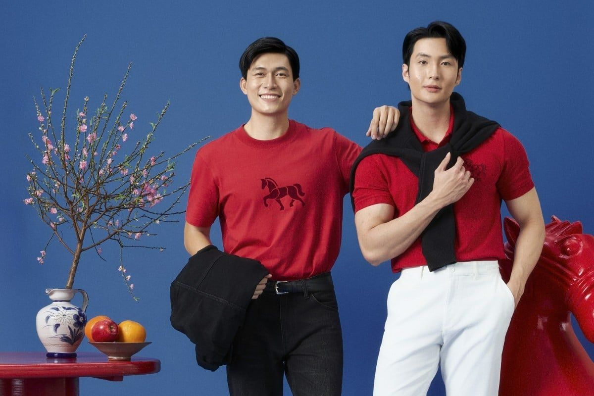 Mùng 2 Tết 2026 Nên Mặc Màu Gì? Gợi Ý Màu Đẹp, Dễ Phối Cho Nam