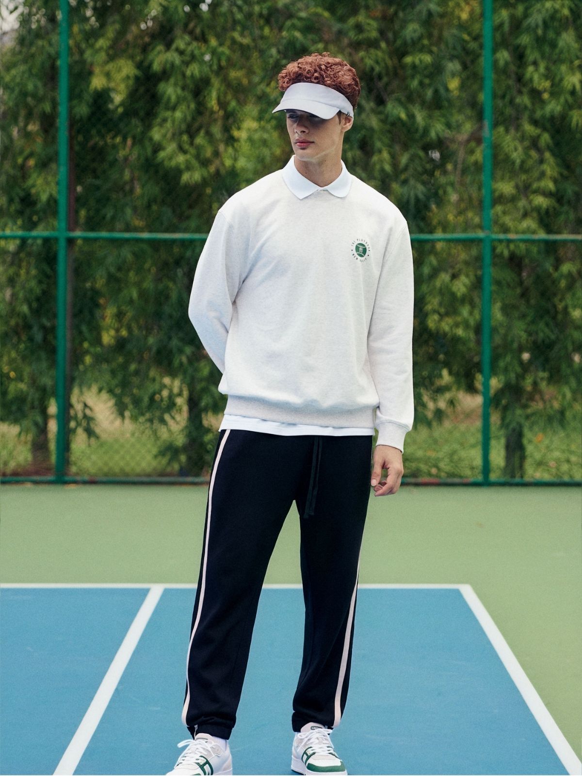 Sporty cá tính với áo sweater và quần jogger