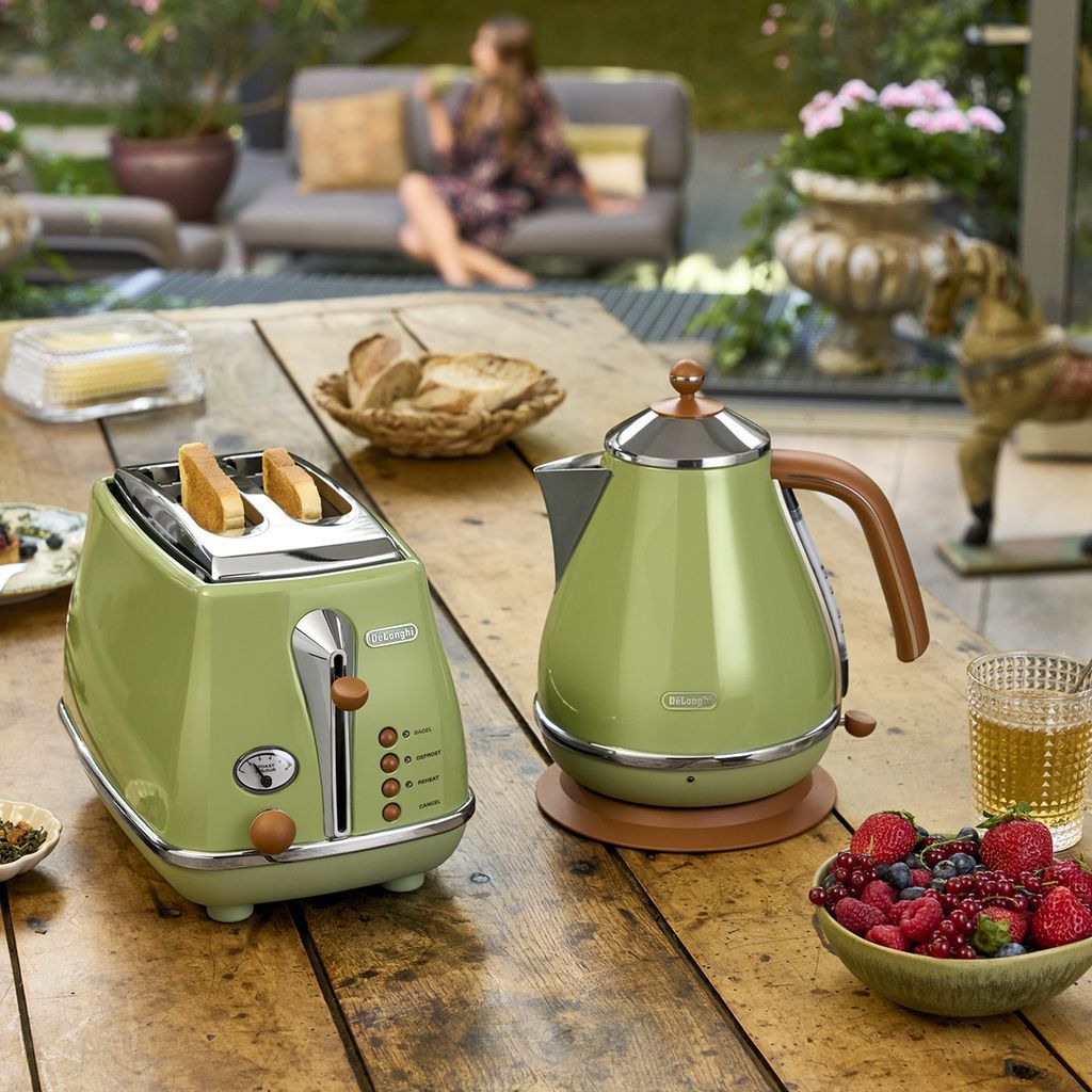 Ấm đun nước inox Delonghi KBOV 2001