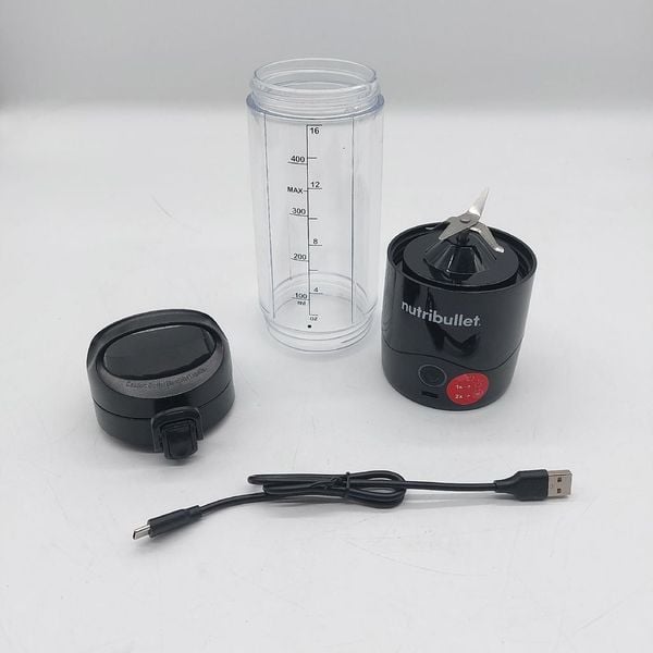 Các phụ kiện đi kèm của máy xay sinh tố Nutribullet portable blender