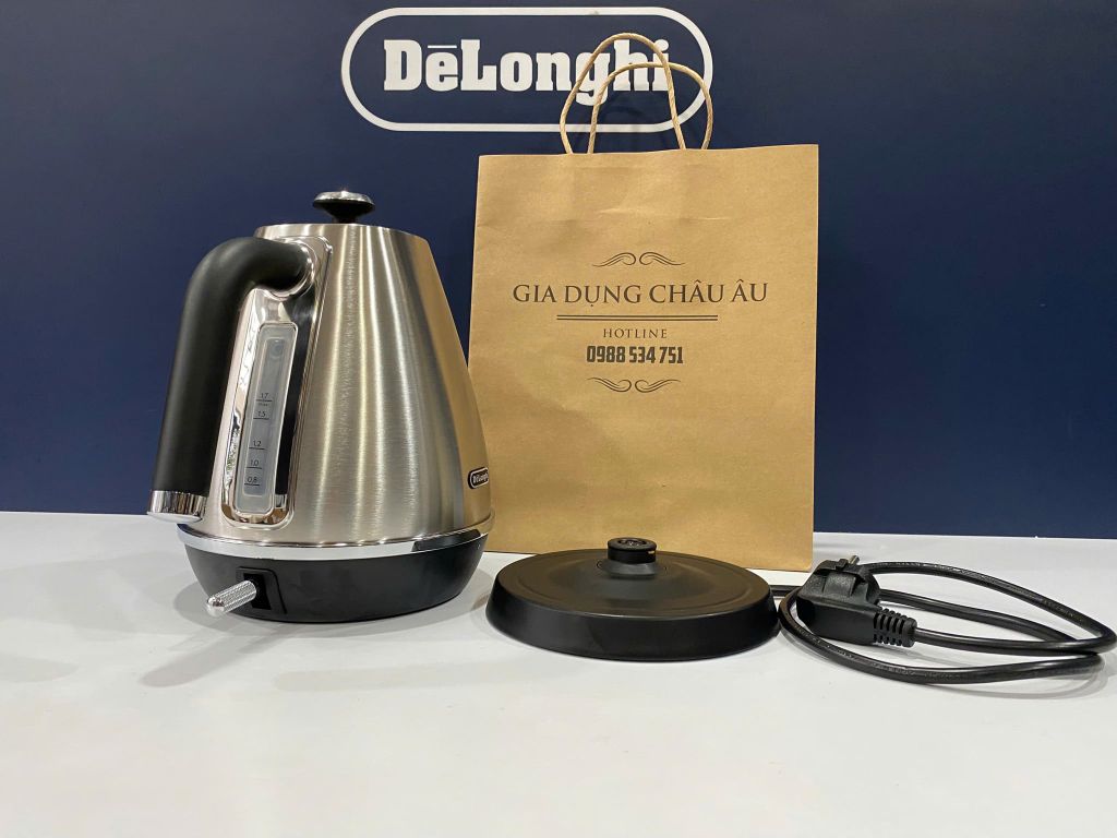 Đế xoay 360 độ của Ấm đun nước mini Delonghi KBI2001.M