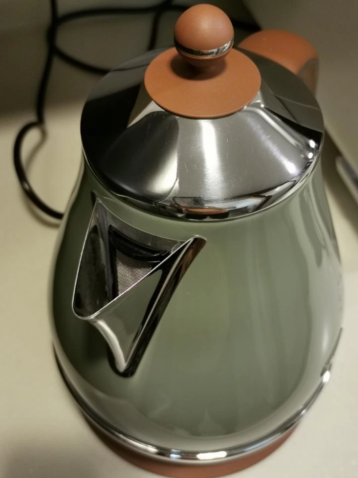 Ấm siêu tốc Delonghi Icona Vintage KBOV 2001