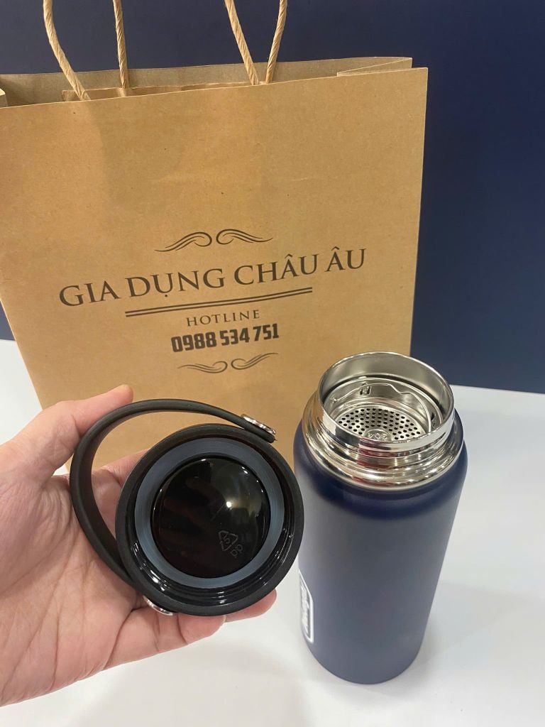 Bình giữ nhiệt trên ô tô thương hiệu Delonghi