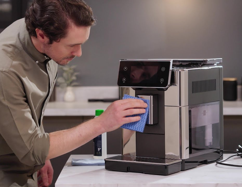 Vệ sinh máy pha cà phê Delonghi ECAM63065 TSM sau khi sử dụng