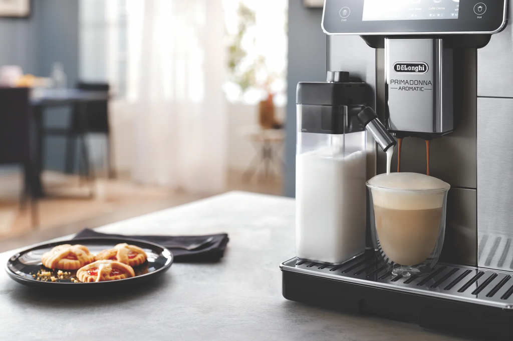Pha Capuccino với máy pha cafe nguyên hạt Delonghi ECAM63065 TSM