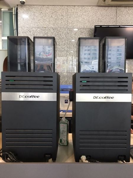 2 máy pha cà phê Dr Coffee F2-H nhìn từ phía sau