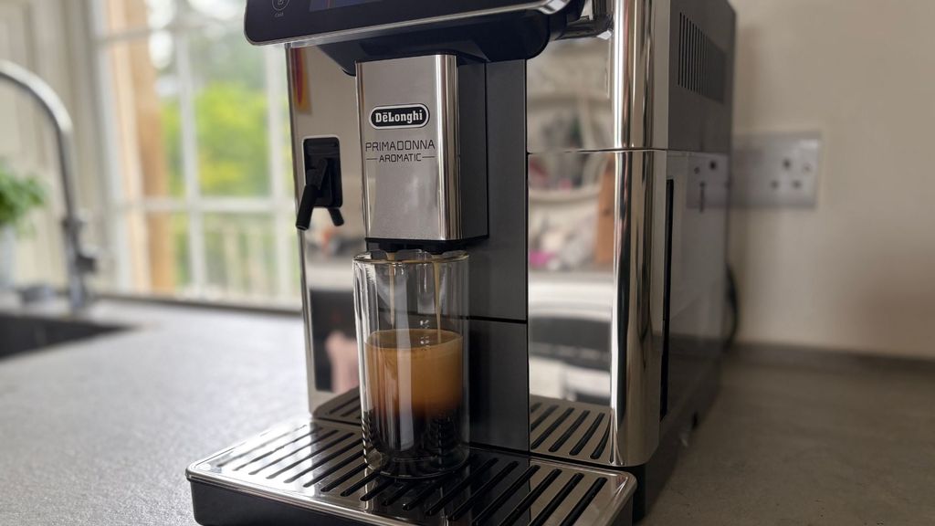 Máy pha cafe ngon nhất Delonghi ECAM 63065 TSM